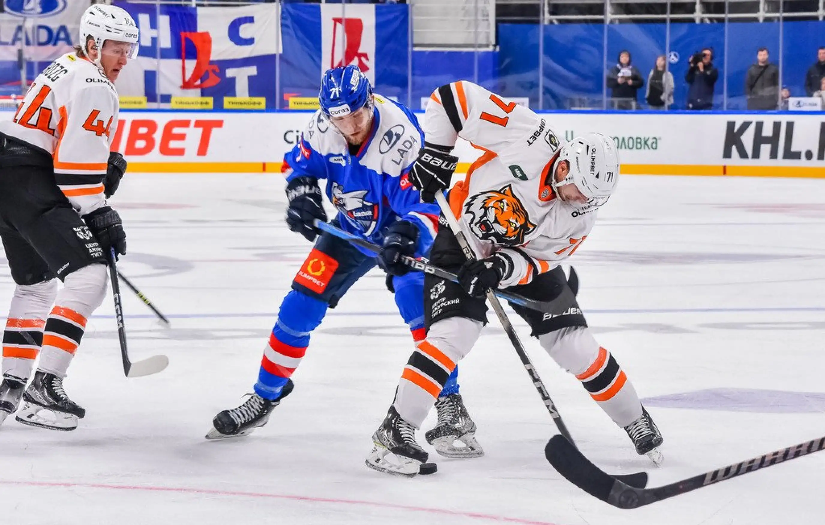 Первую победу в сезоне одержала «Лада»