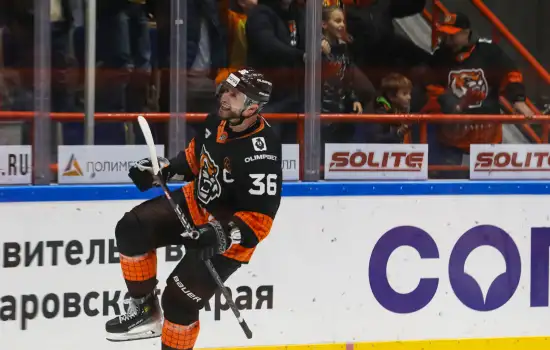 Амур всухую обыграл «Ладу»