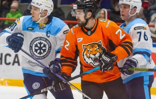 «Амур» всухую обыграл дома «Сибирь»